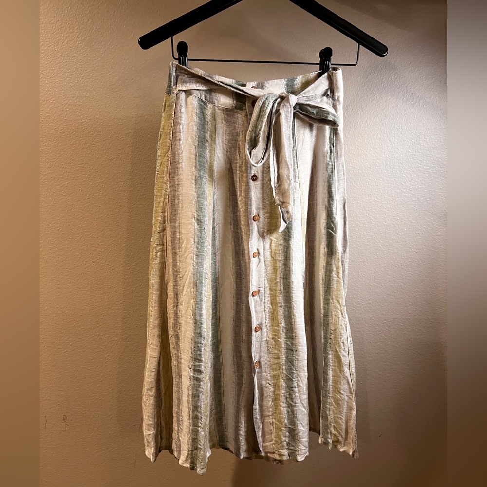 Chic Button-Down A-Line Skirt in Cream and Green